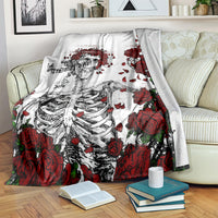 White Day of the Dead blanket with red roses and skull skeleton design