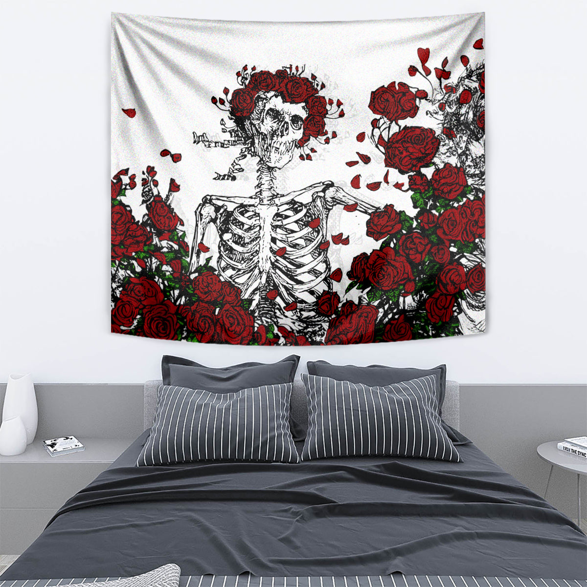 Skull rose wall tapestry on white fabric, red roses and small heart motifs around skeleton