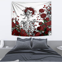 Skull rose wall tapestry on white fabric, red roses and small heart motifs around skeleton