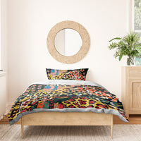 Animal-pattern bedding set with colorful duvet and two accent pillows