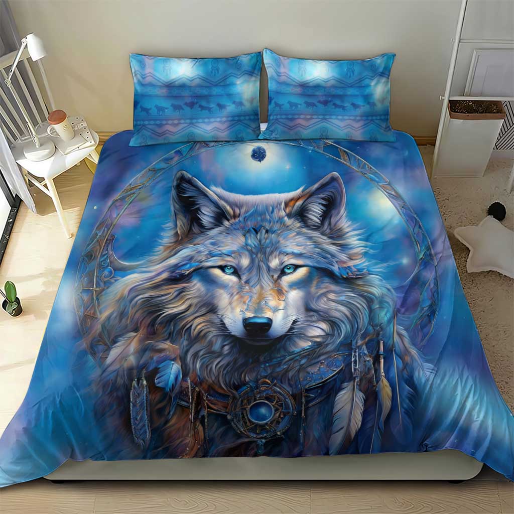Blue wolf bedding set with comforter, two shams, round chest emblem