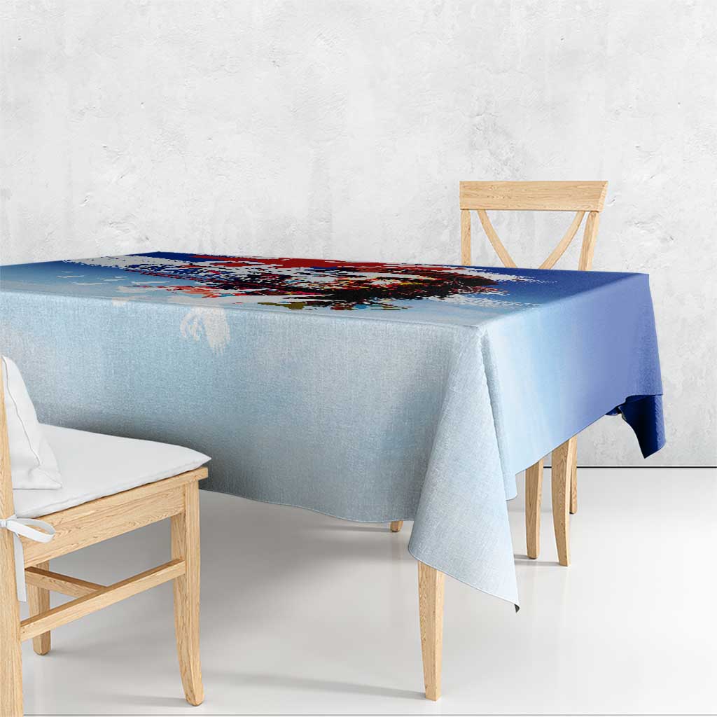 Blue tablecloth with bold Che Guevara portrait stripe across the center.