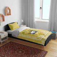 Yellow paisley bedding set with king crown print, duvet cover and two pillowcases
