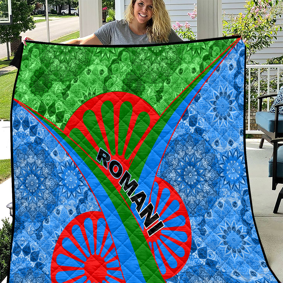 Romani quilt close-up: green center panel, blue patterned border, red Ro-man lettering