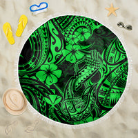Round green Polynesian-pattern beach blanket with white fringed edge