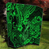 Green Polynesian fish-hook quilt featuring clover and swirling patterns on black