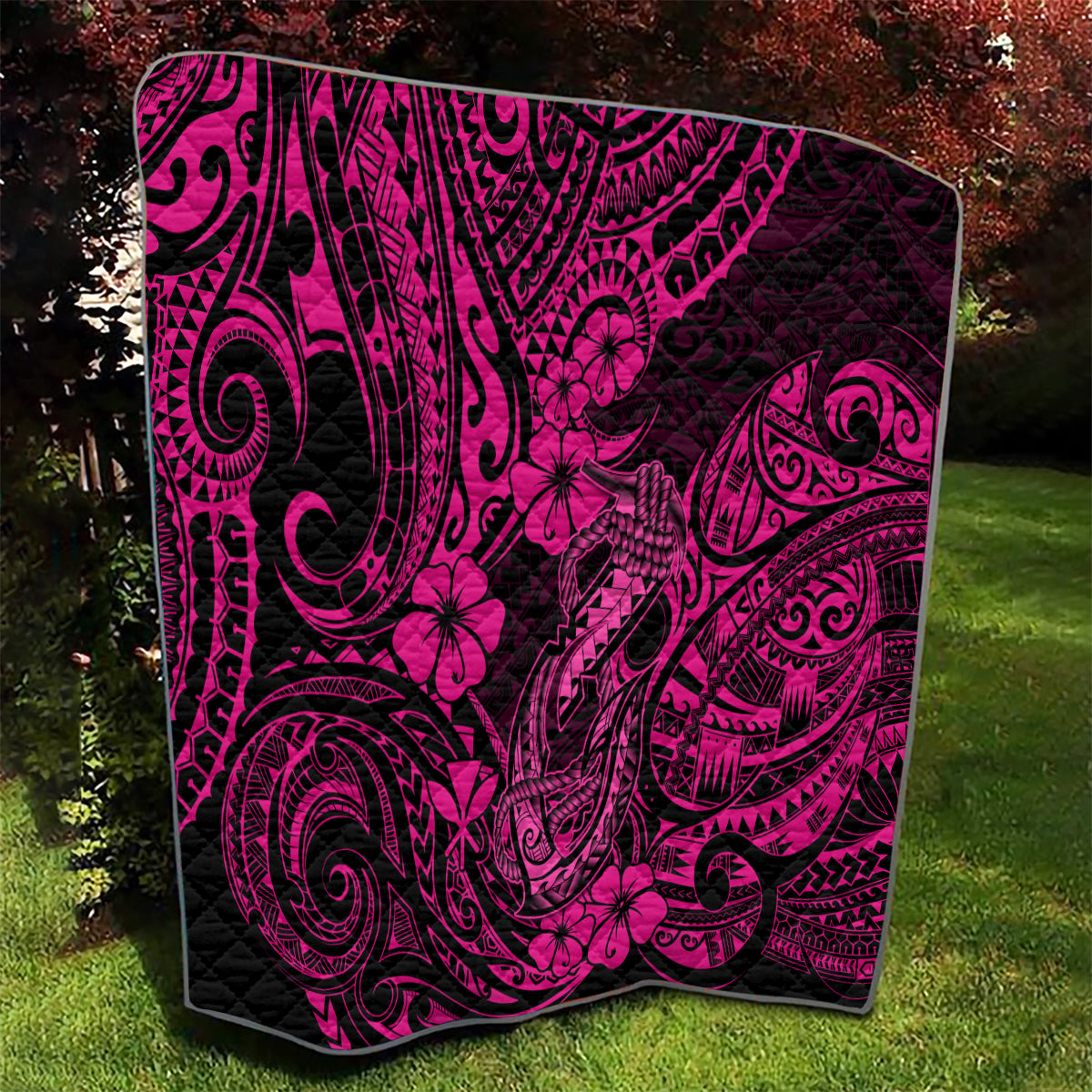 Pink and black Hawaii fish hook quilt, folded corner, hibiscus tribal tattoo pattern