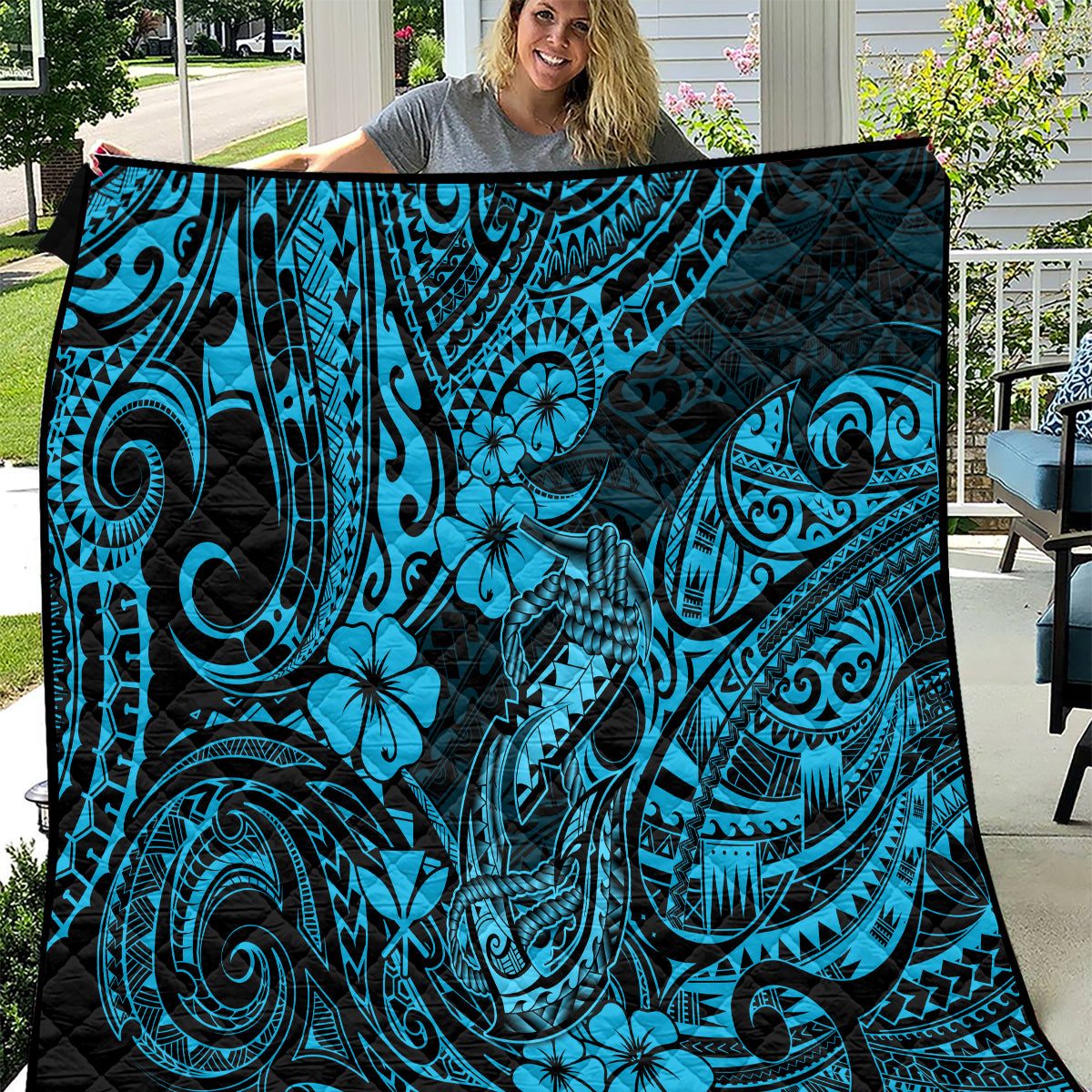 hawaii-fish-hook-quilt-hibiscus-hawaii-tribal-tattoo-sky-blue-version