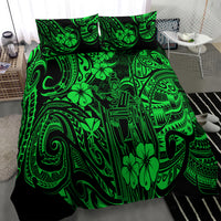 Green Polynesian patterned duvet with two pillowcases and black accents
