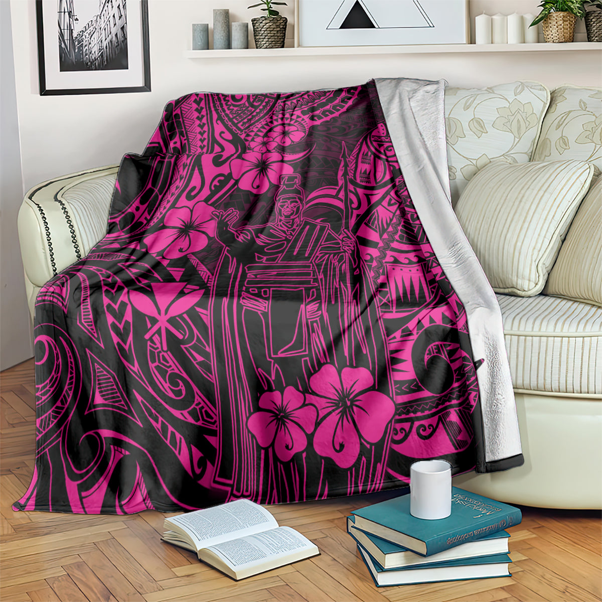 Pink and black Polynesian-pattern blanket with floral hibiscus and king motif