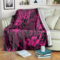Pink and black Polynesian-pattern blanket with floral hibiscus and king motif