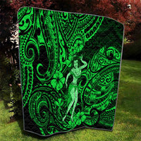 Green Polynesian hula girl quilt with ornate swirls and clover-like flower details