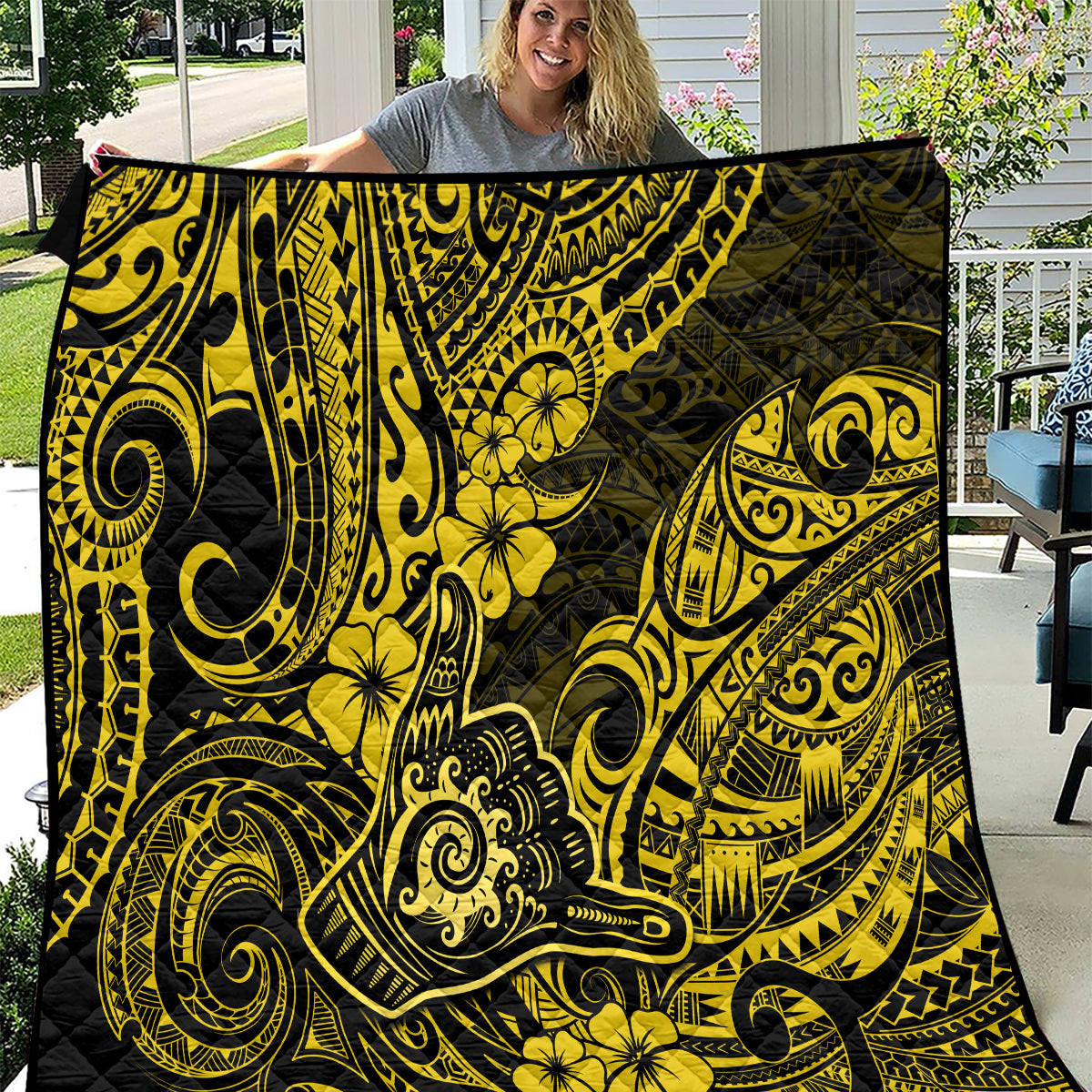 hawaii-shaka-sign-quilt-polynesian-pattern-yellow-version