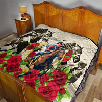 White bed quilt with Kentucky Derby horse graphic and red roses over mattress