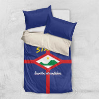 Blue duvet with STATIA crest and two blue plus one white pillows
