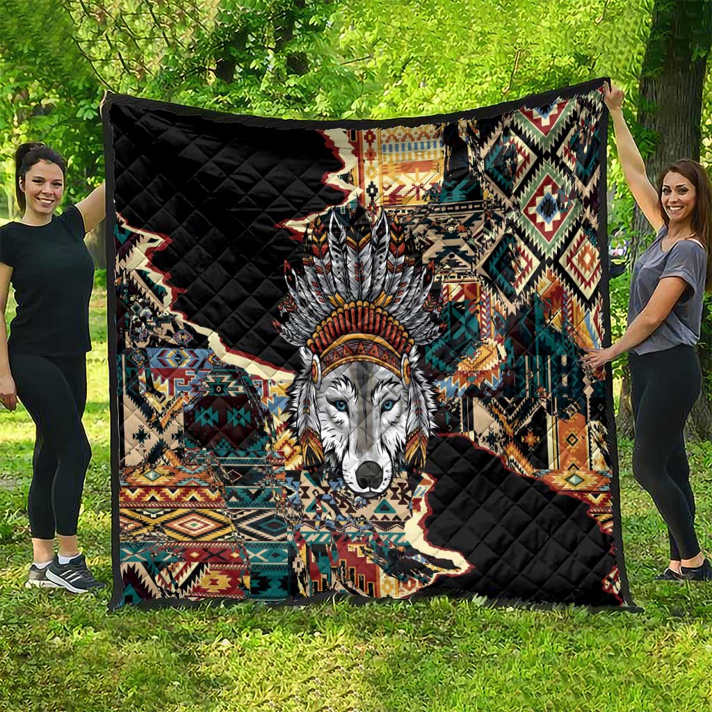 Native American Navajo Wolf Quilt Grunge Pattern
