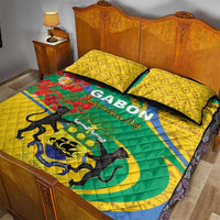 Quilt bed set featuring yellow patterned pillowcases and green-yellow cover with lion emblem