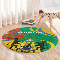 Round green rug with yellow border, black cats, tree emblem, and independence-day lettering