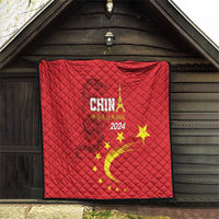 Red quilt with China 2024 print, golden dragon curve and yellow stars, diamond-stitched texture