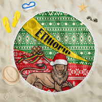 150 cm round beach blanket with green geometric and red lion graphic, white fringe edge