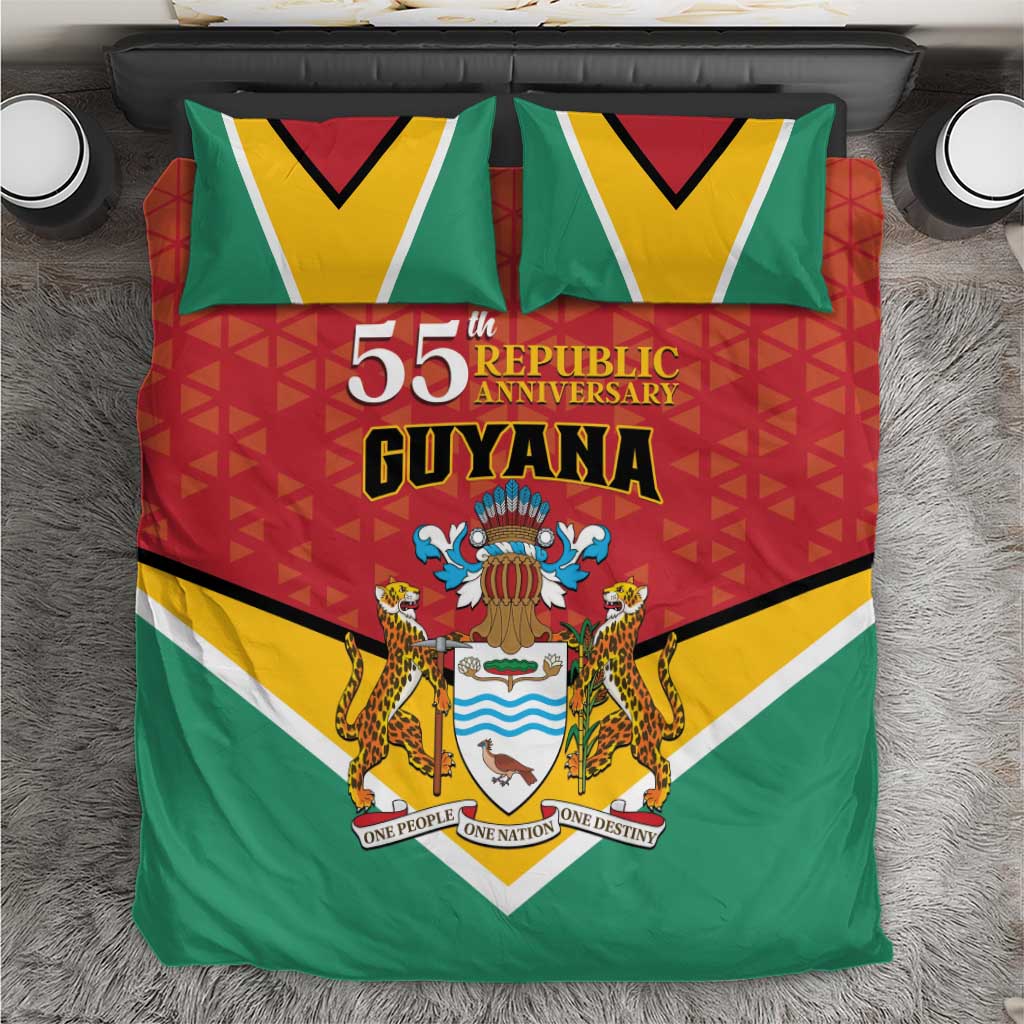 Flag-style bedding set: red, green, yellow duvet with crest and two matching pillows