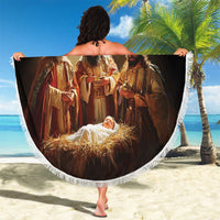 Black round beach blanket with white fringe, kings illustration and “Feliz Dia de los Reyes”