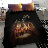Black duvet with 'Feliz Dia de los Reyes' and three kings over manger; two pillows