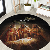 Black round area rug with nativity scene and gold “Feliz Dia de los Reyes” text