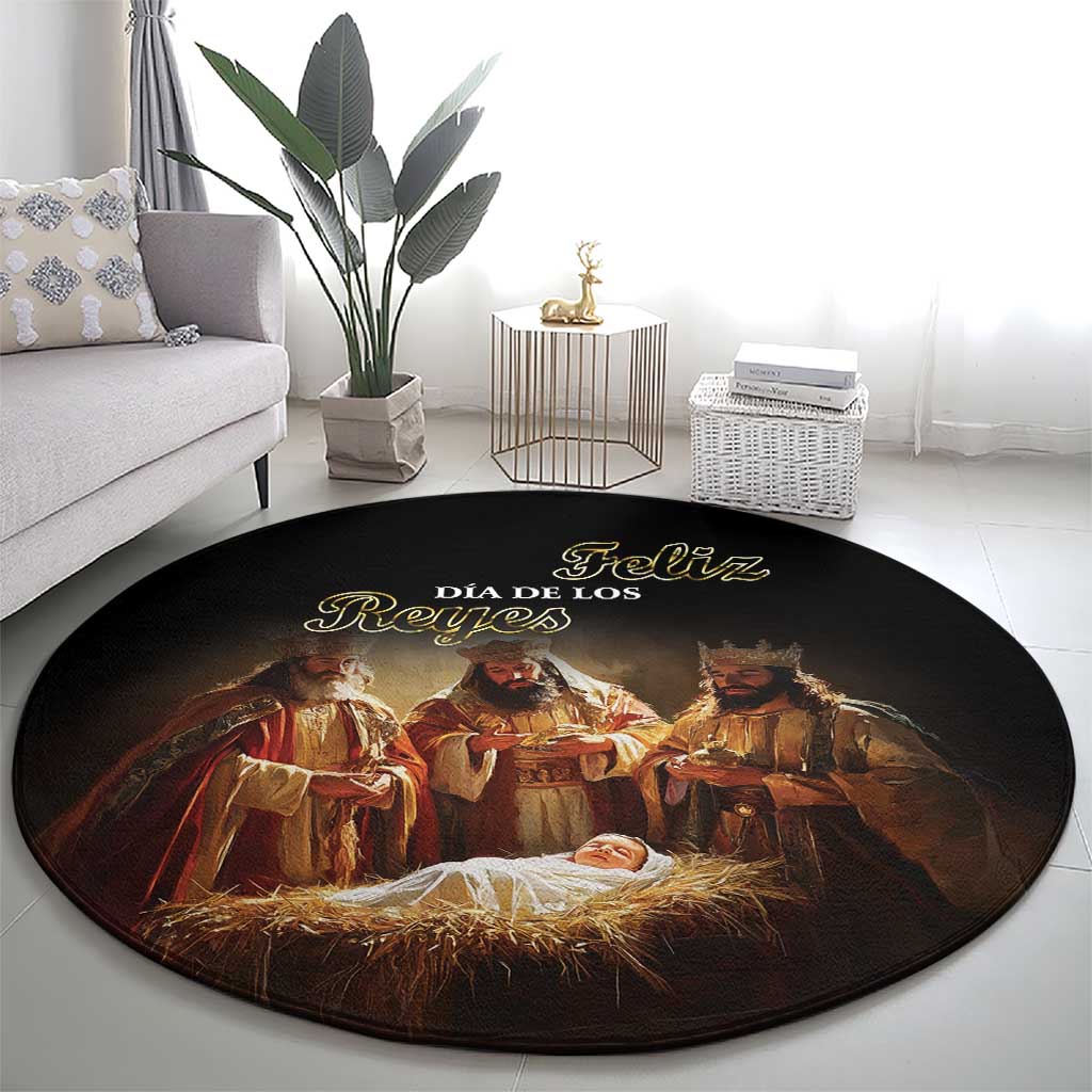 Black round rug featuring nativity scene and gold “Feliz Dia de los Reyes” title