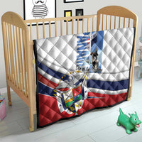 Panama Martyrs Day quilt on kids bed, white quilted cover with flag emblem