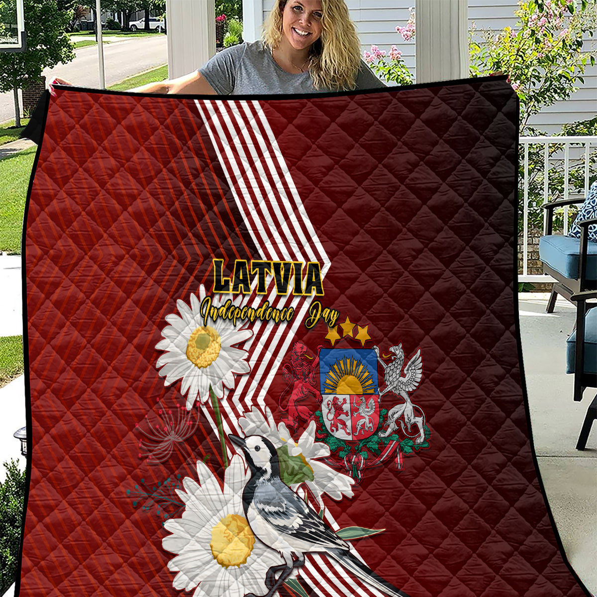 latvia-independence-day-quilt-latvijas-white-wagtail-with-daisy-flowers