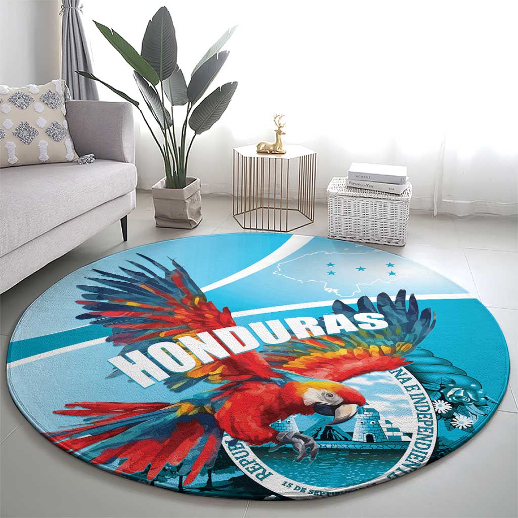 Round blue rug featuring a scarlet macaw, “HONDURAS” text, and blue bird artwork