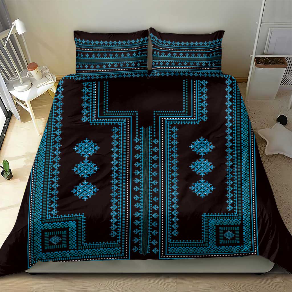 Blue and black bedding set with symmetrical border geometric motifs and two pillow shams