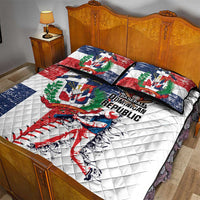 White baseball quilt bedspread with Dominican Republic text and baseball player, two pillow shams