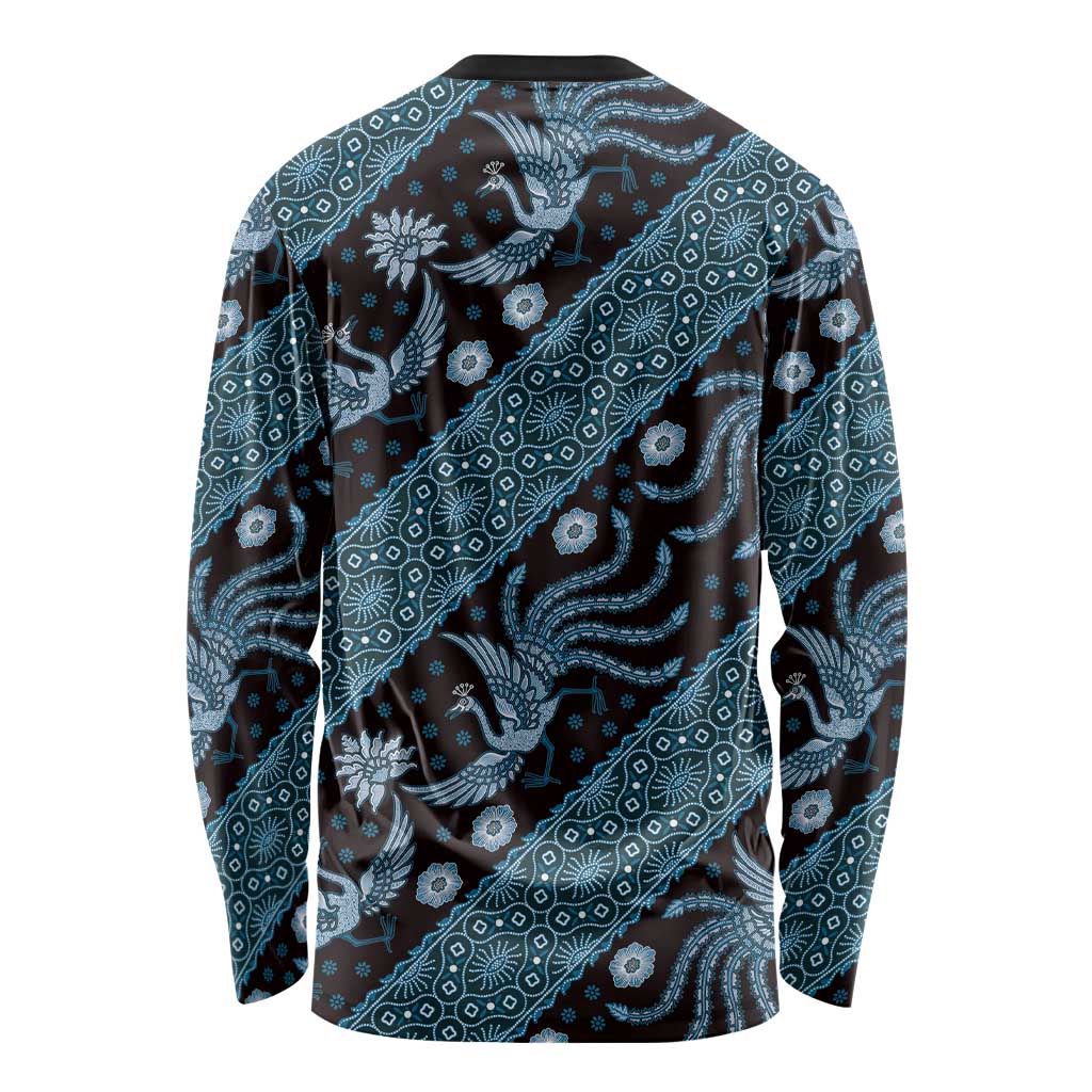 Long-sleeve crewneck batik shirt in dark blue with teal pattern, back view