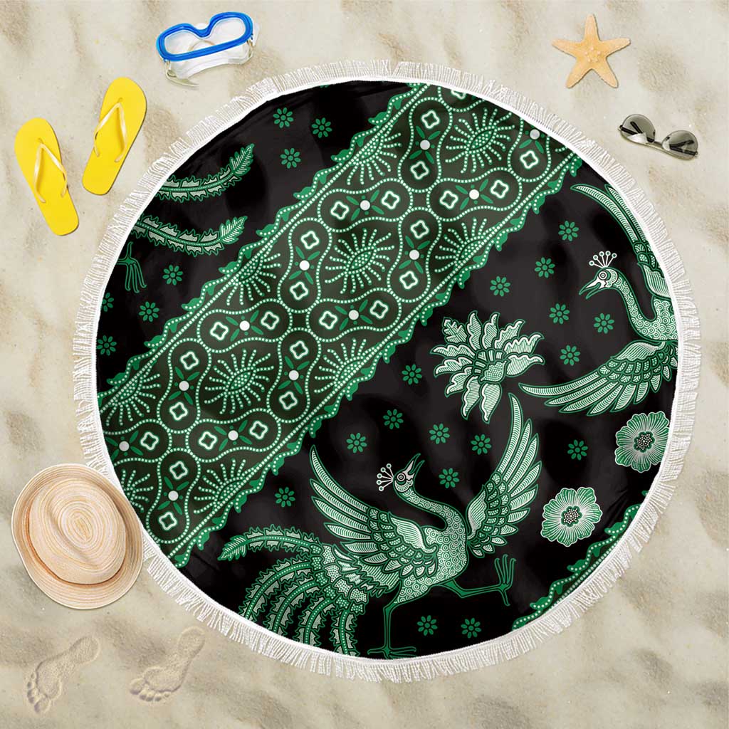 Round green batik-pattern beach blanket with white fringed border