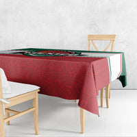 Red tablecloth with Mexico Guerreros emblem and green border along the table edge