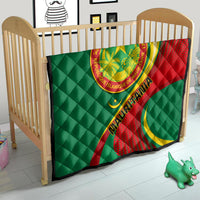 Mauritania quilt blanket covering a baby crib, green red flag seal design