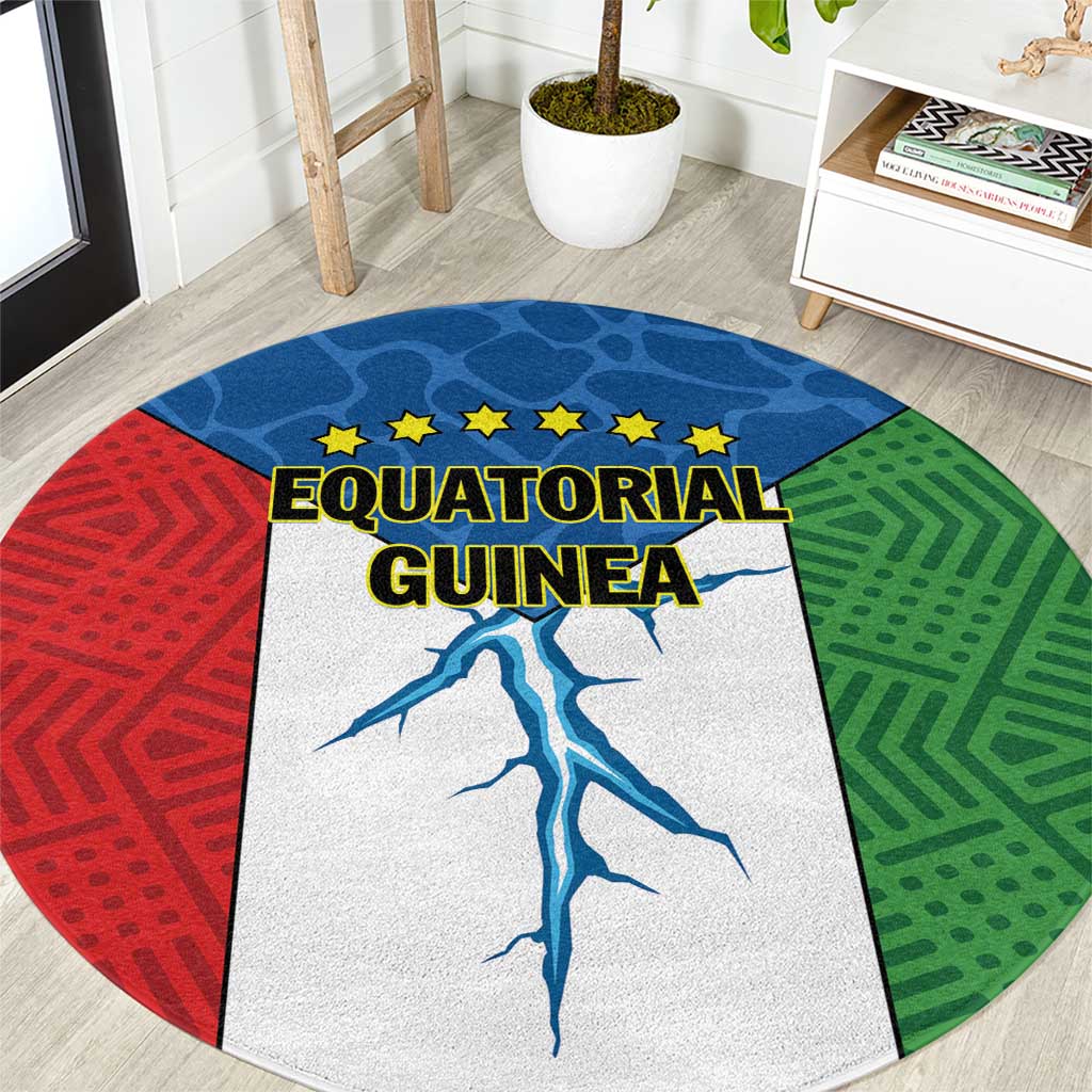 Round rug showing gold text and five yellow stars above a blue map, red green blue trim
