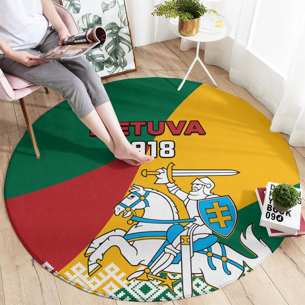 Round carpet with Lietuva 1918 banner, knight rider crest, green red yellow