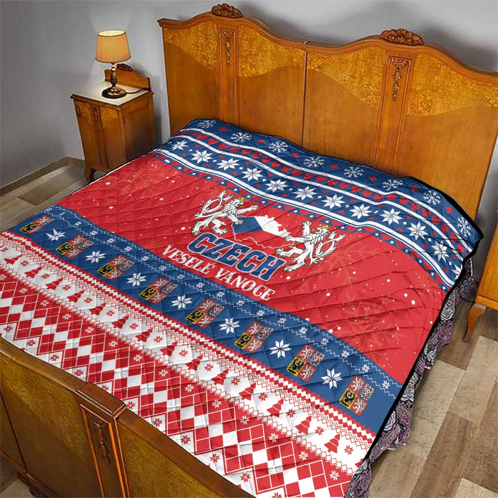 Red Christmas quilt with Czechia Vesele Vanoce and blue patterned border