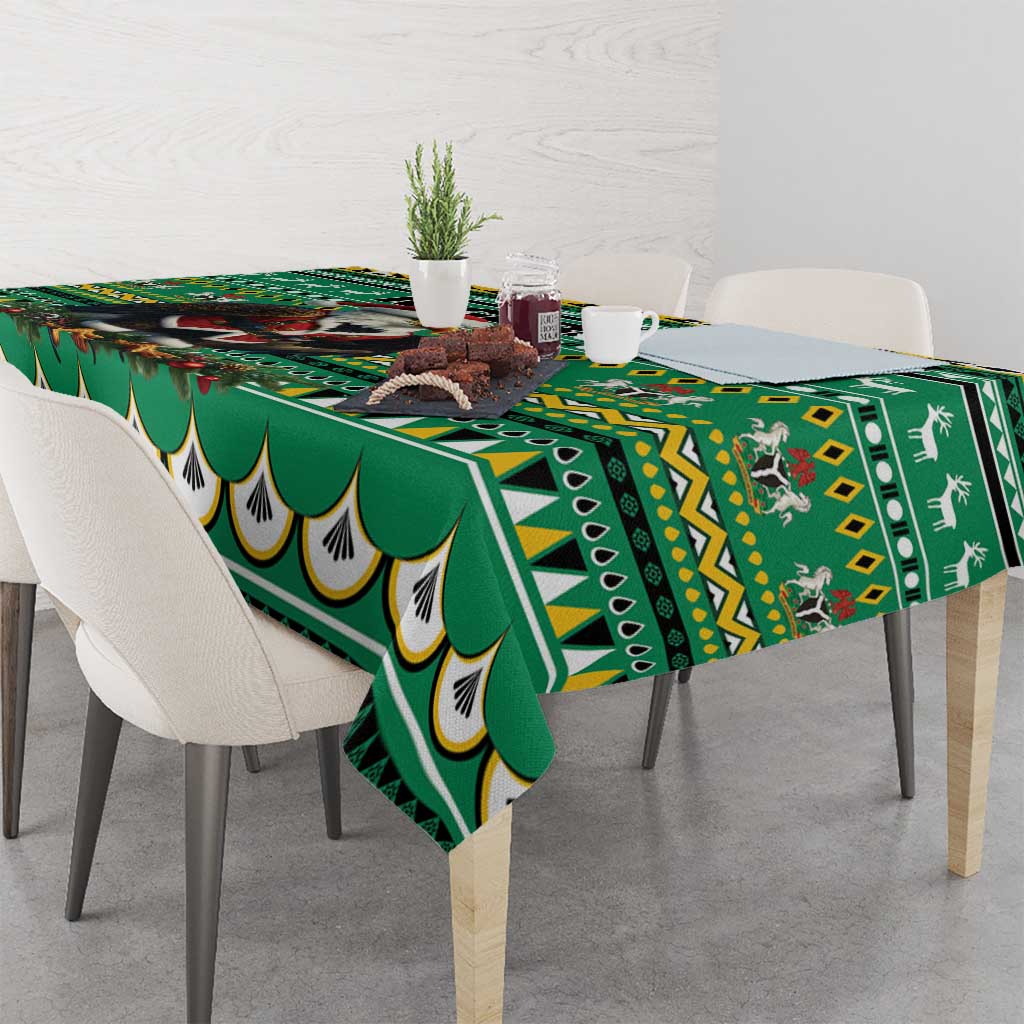 Green tablecloth with scalloped hem, geometric blocks, and small red accents