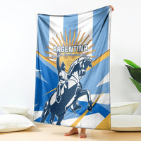 Blue and white Argentina banner-style blanket with rider silhouette and text