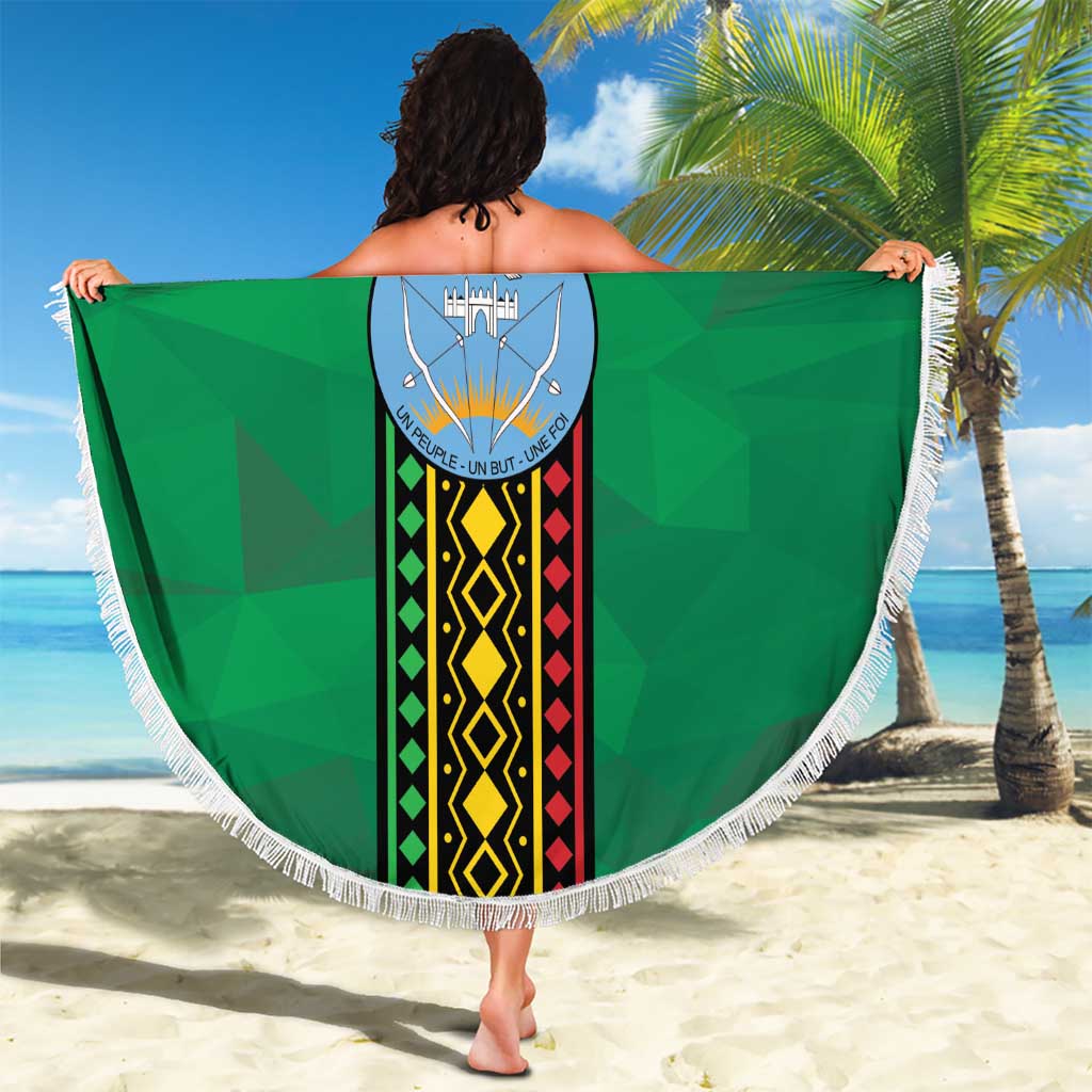 Green Mali beach blanket held up, white fringe edge, 150cm diameter