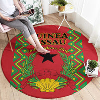 Red round rug with Guinea-Bissau text and black star, framed by green geometric pattern