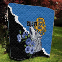 Blue quilt featuring wolf face, blue flowers, diagonal white stripe and gold crest