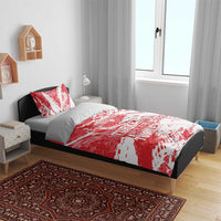 Red and white Turkey-themed duvet cover set with two pillowcases on bed