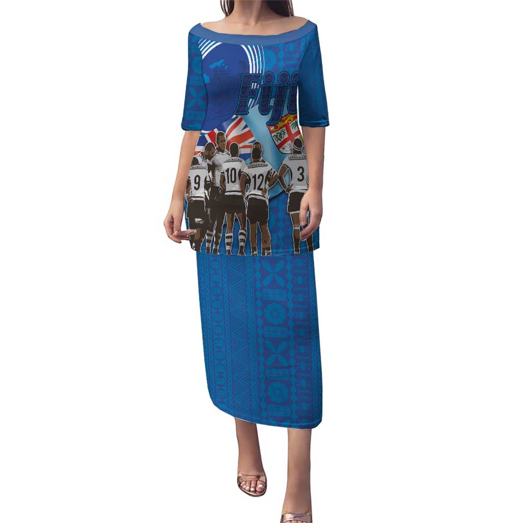 Blue long dress with graphic team-style print, short sleeves and boat neckline