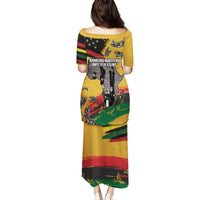 Long yellow graphic print dress, crew neck, short sleeves, full-length skirt