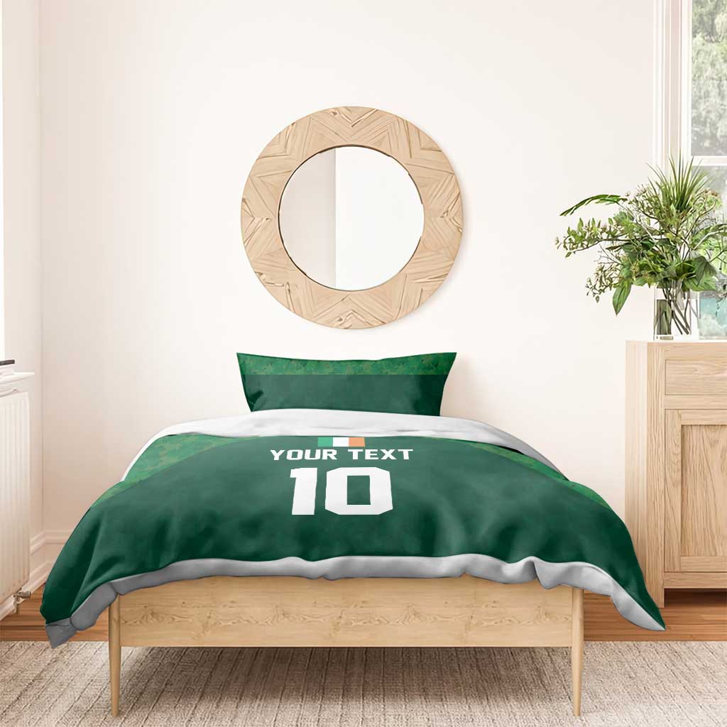 Green bedding set: 'YOUR TEXT' and '10' on duvet, with matching pillowcases